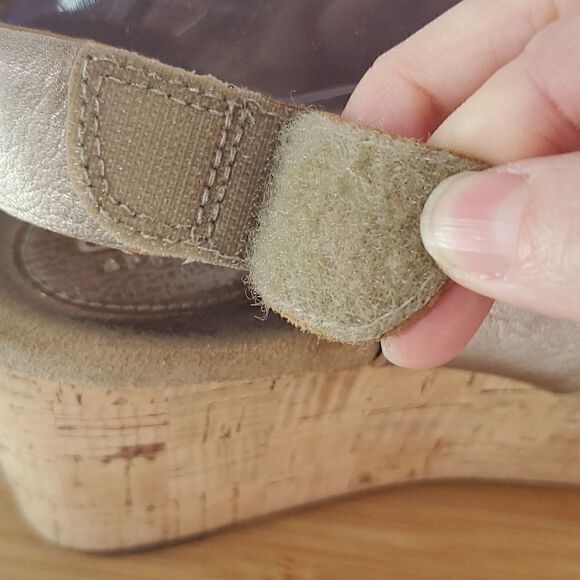 Clarks Annadel Eirwyn Metallic Gold Leather Cork Wedge Platform Sandal Size 10 - Picture 6 of 12